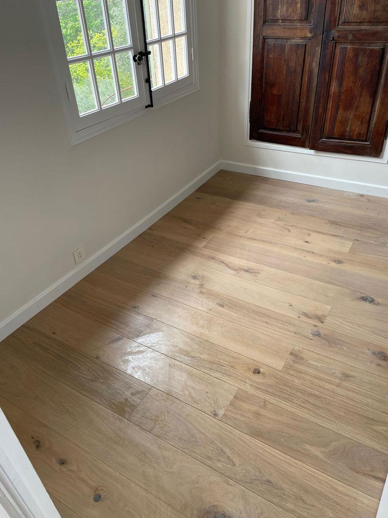 pose de parquet en bois clair